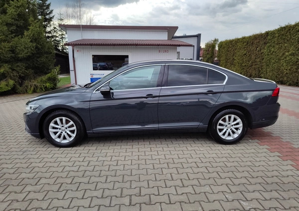 Volkswagen Passat cena 59200 przebieg: 187000, rok produkcji 2019 z Strzelce Opolskie małe 781